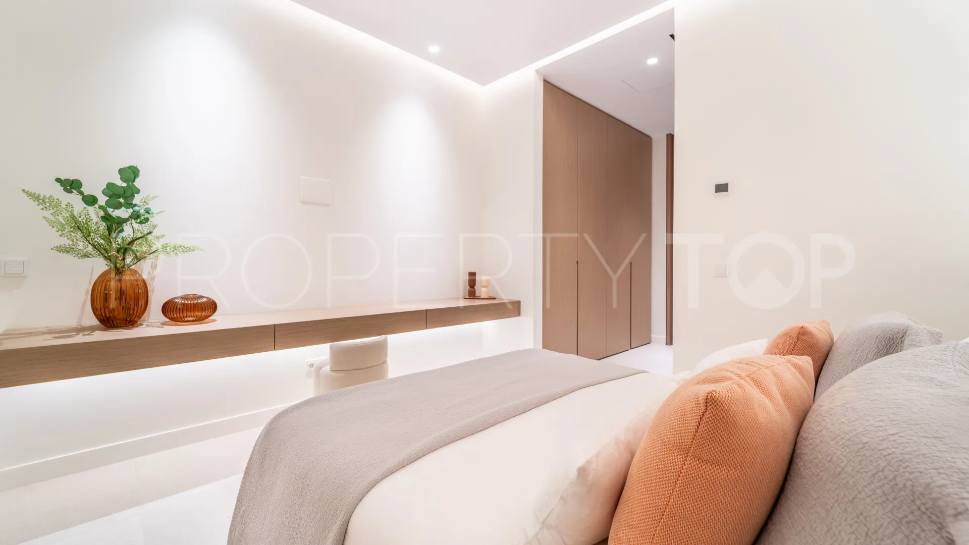 For sale 6 bedrooms villa in Los Monteros Playa