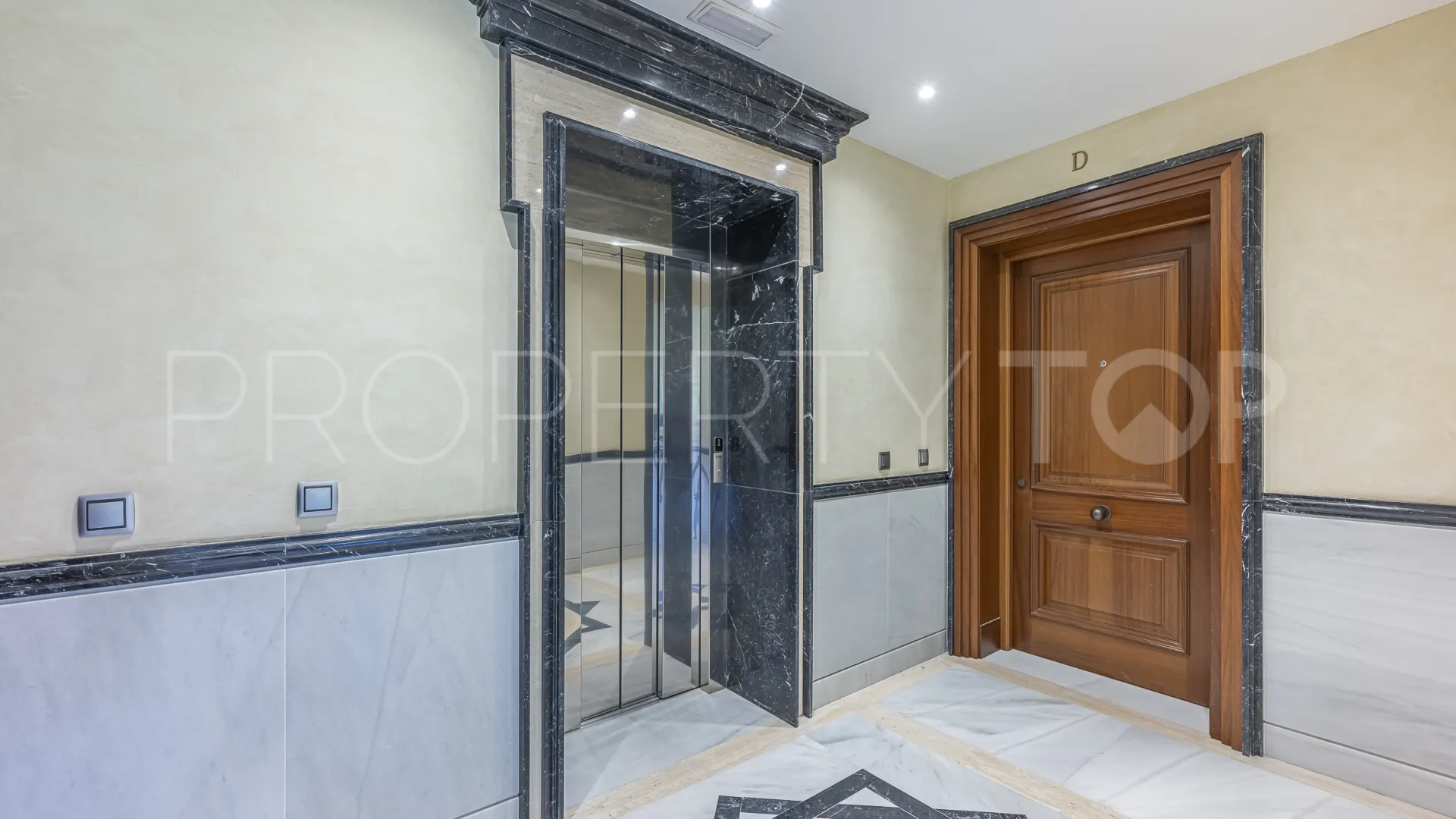 Apartamento en venta en Los Monteros Playa