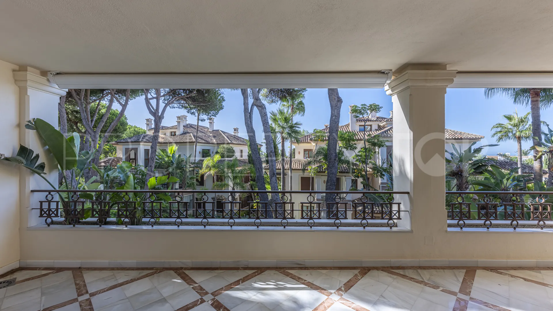 Apartamento en venta en Los Monteros Playa