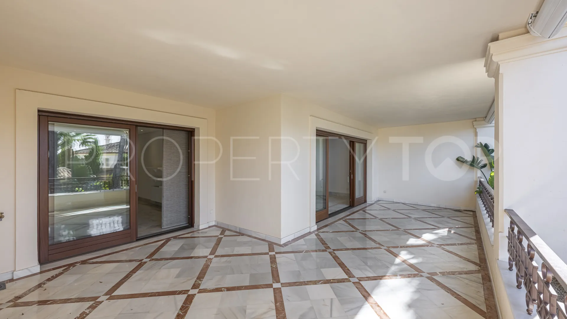 Apartamento en venta en Los Monteros Playa