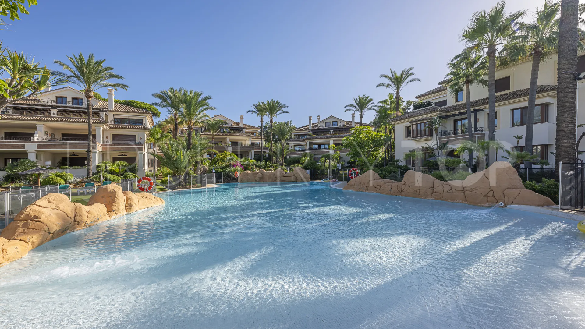 Apartamento en venta en Los Monteros Playa