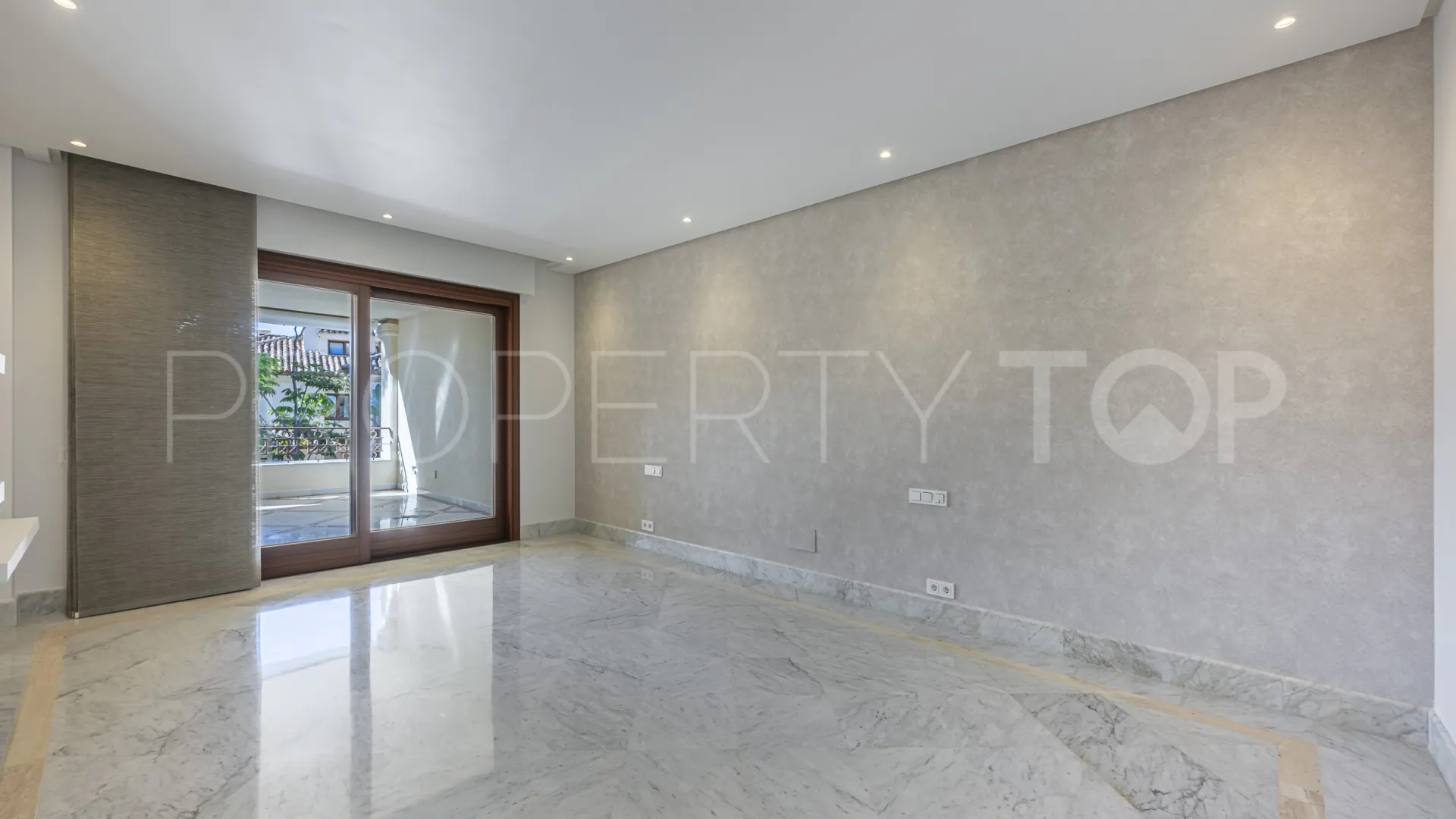 Apartamento en venta en Los Monteros Playa