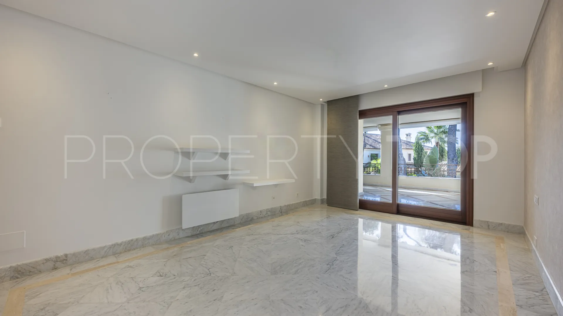 Apartamento en venta en Los Monteros Playa