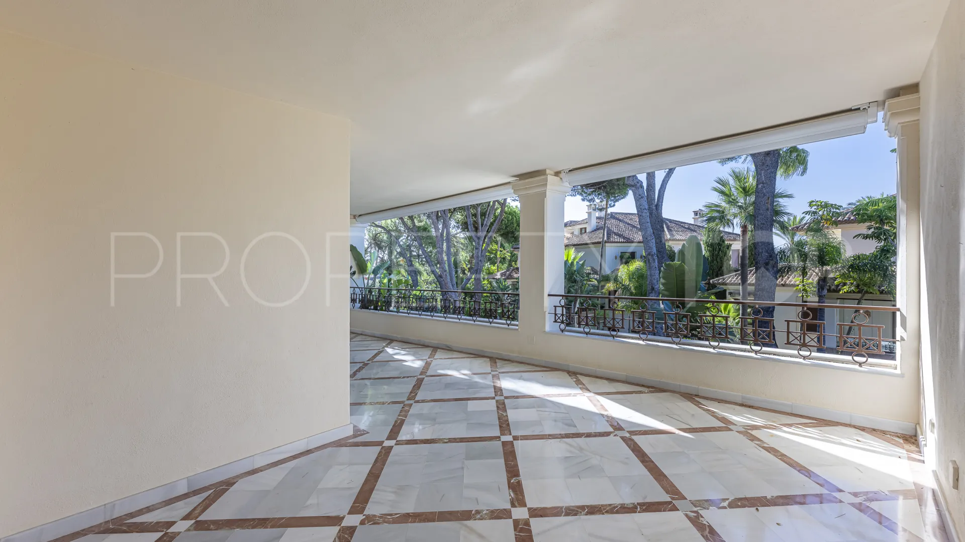 Apartamento en venta en Los Monteros Playa