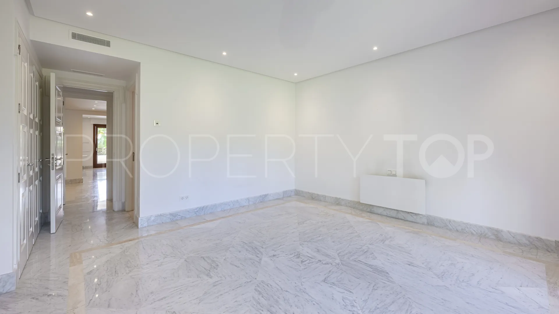 Apartamento en venta en Los Monteros Playa
