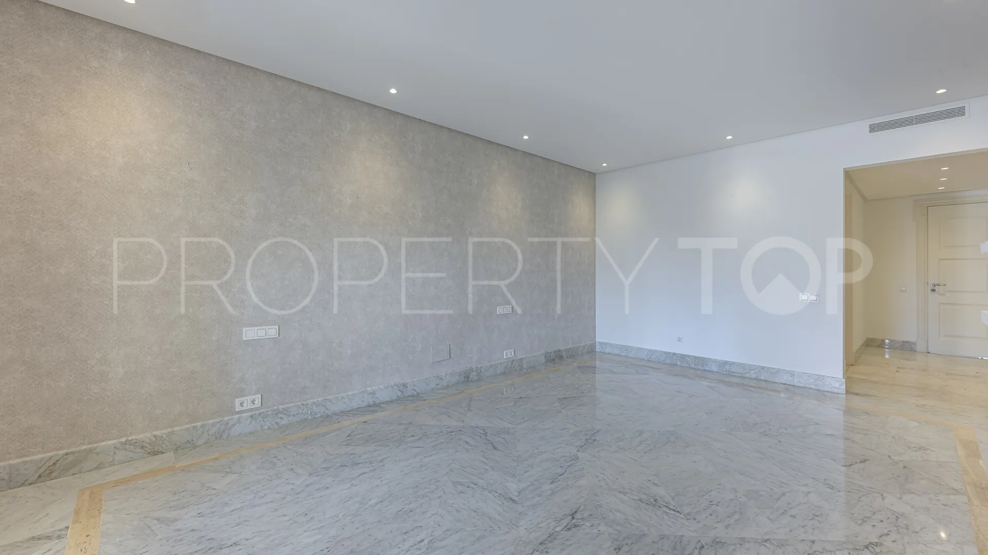 Apartamento en venta en Los Monteros Playa