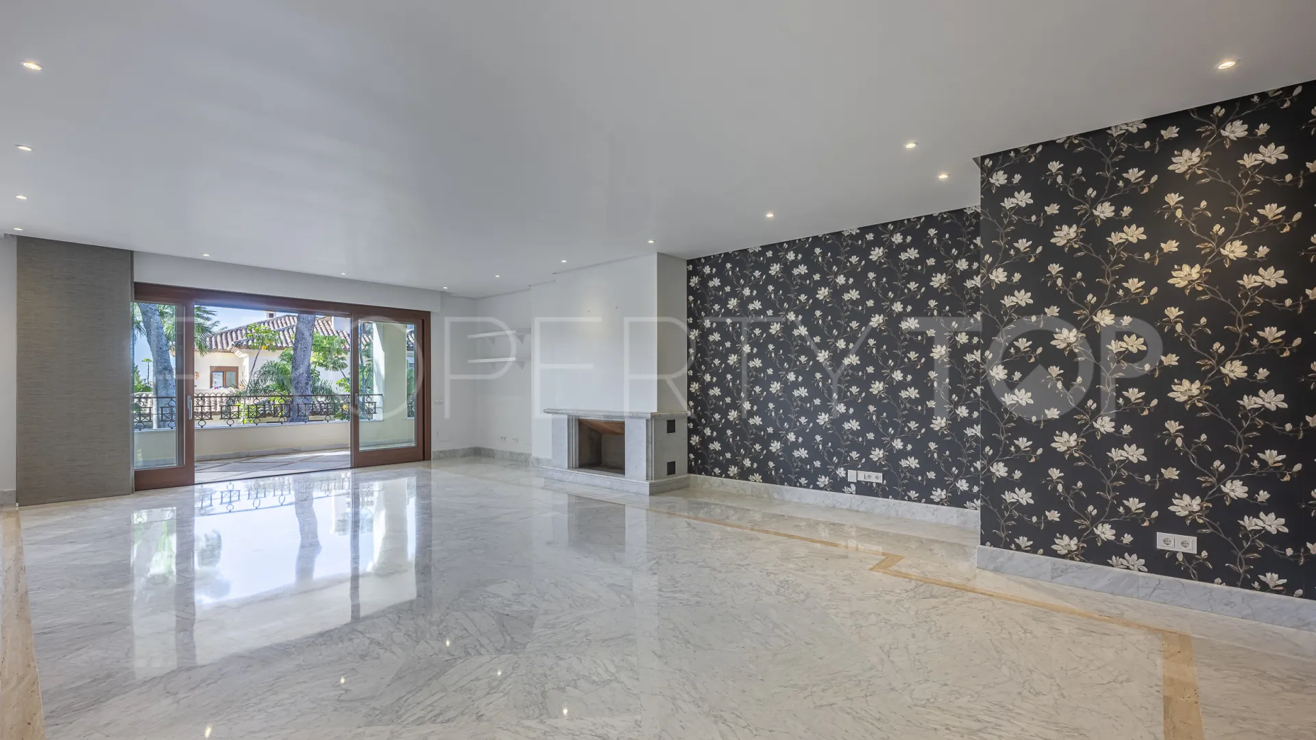 Apartamento en venta en Los Monteros Playa