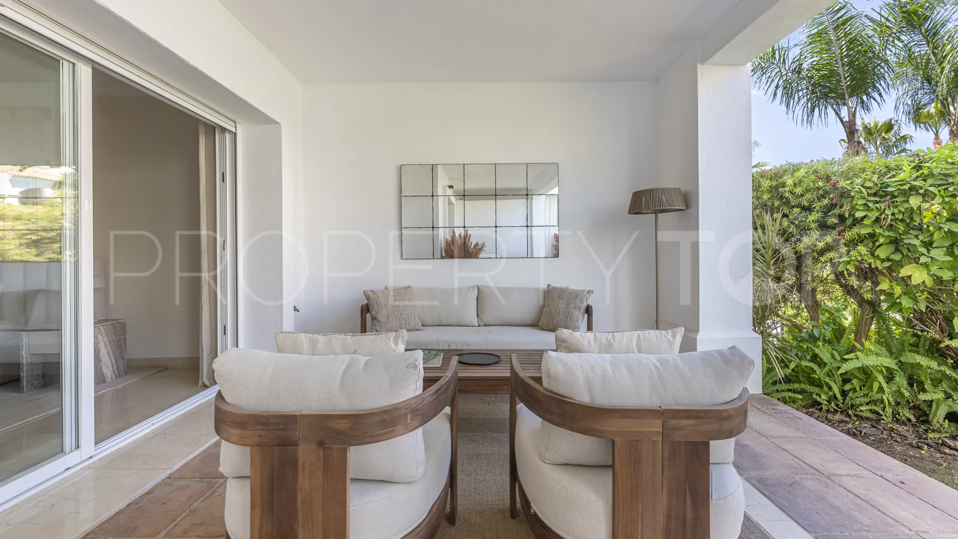 Comprar apartamento planta baja en Montebello Hills con 3 dormitorios