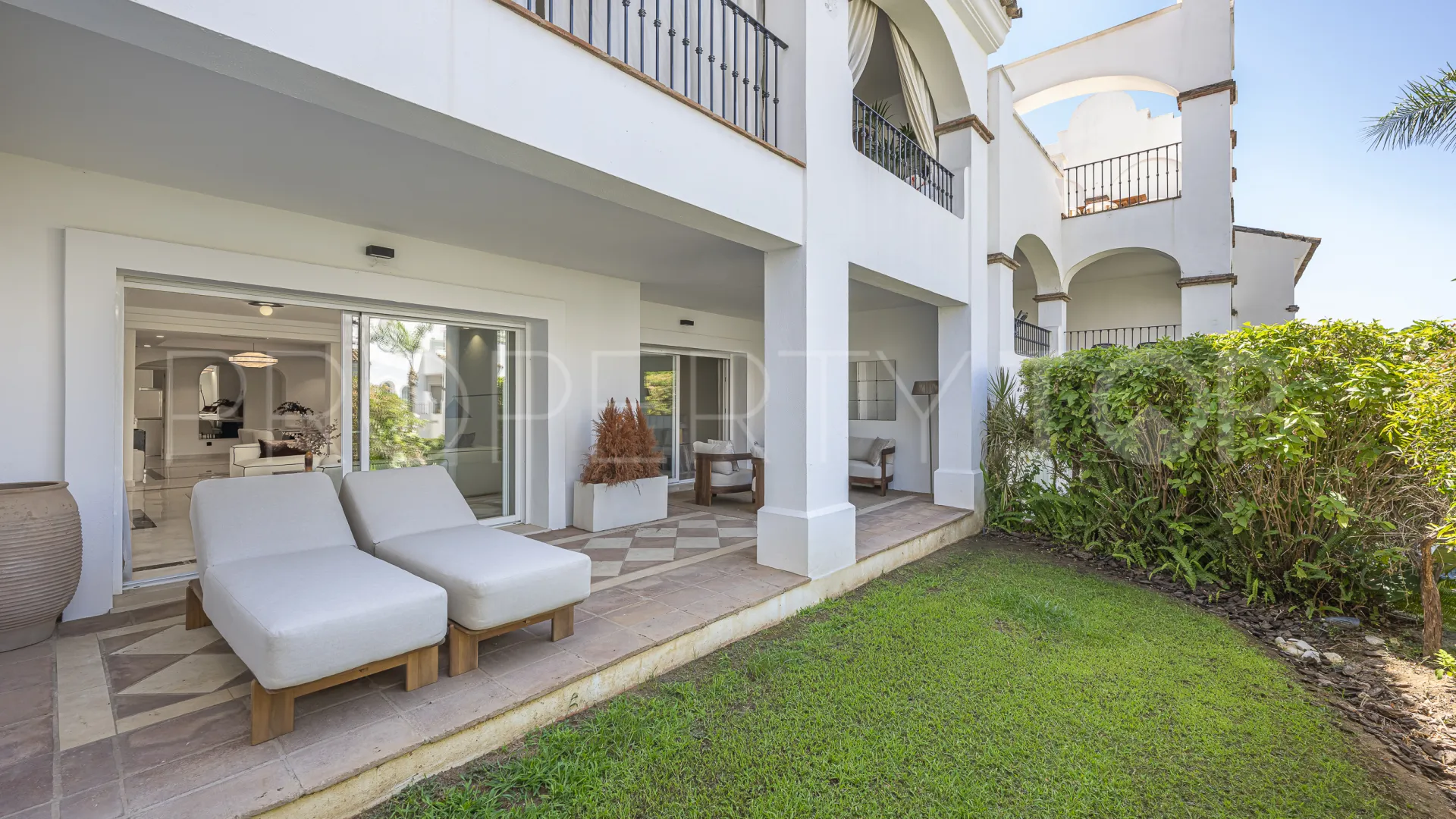 Comprar apartamento planta baja en Montebello Hills con 3 dormitorios