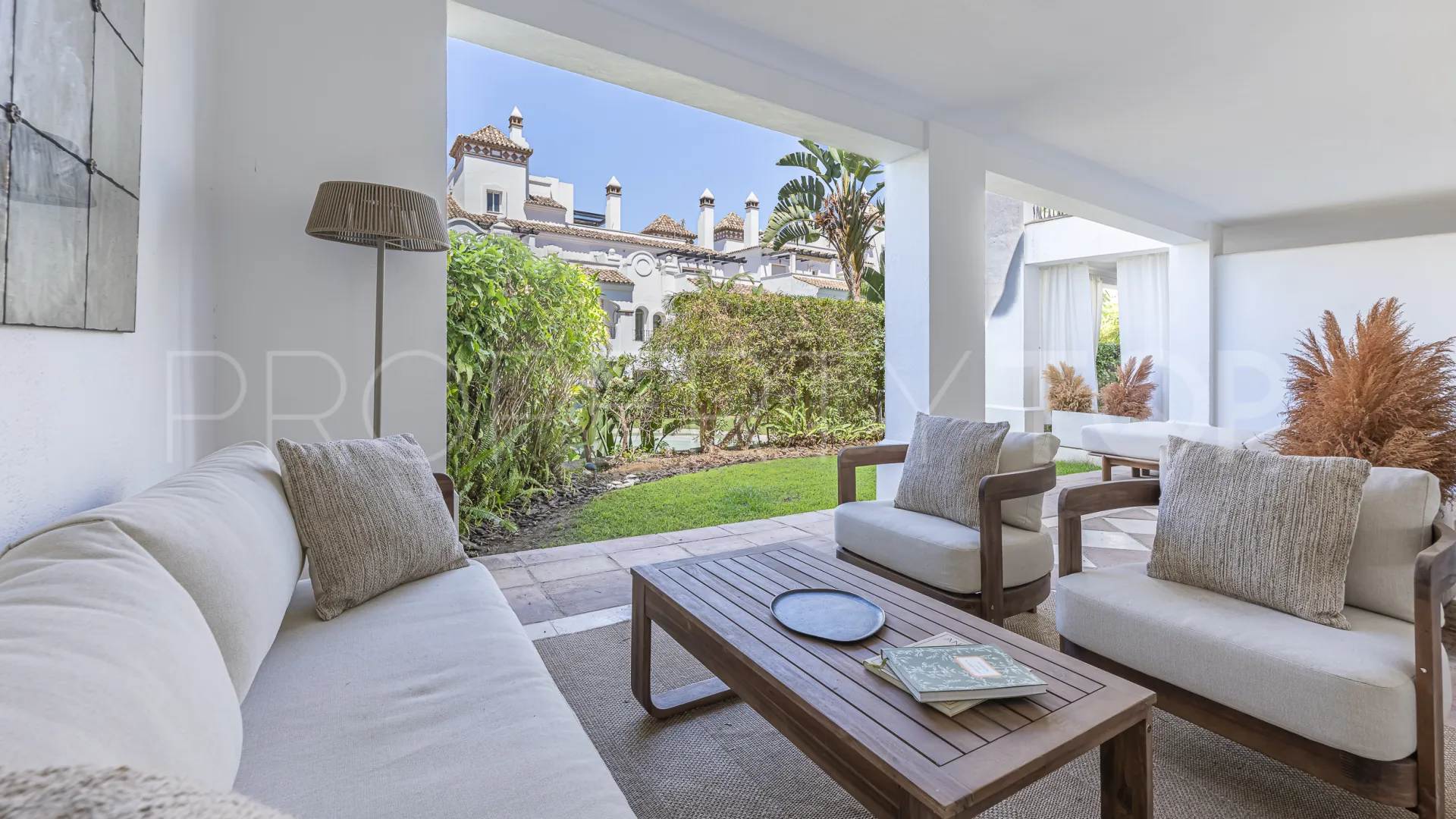 Comprar apartamento planta baja en Montebello Hills con 3 dormitorios