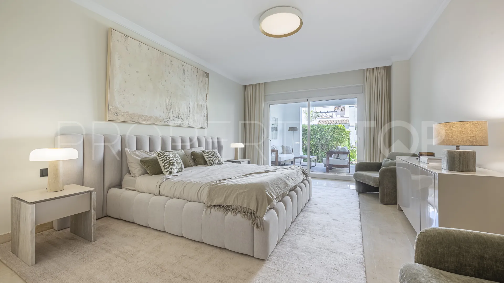 Comprar apartamento planta baja en Montebello Hills con 3 dormitorios