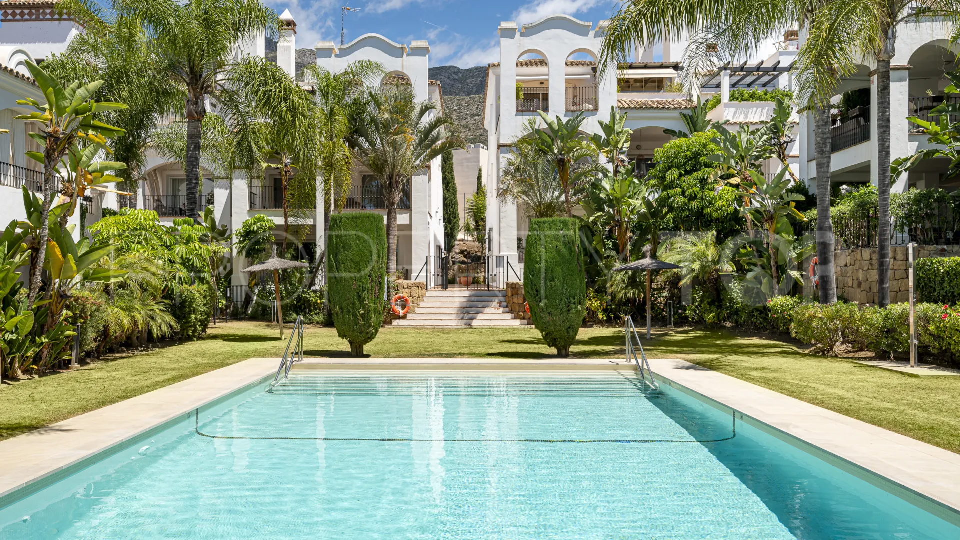 Comprar apartamento planta baja en Montebello Hills con 3 dormitorios