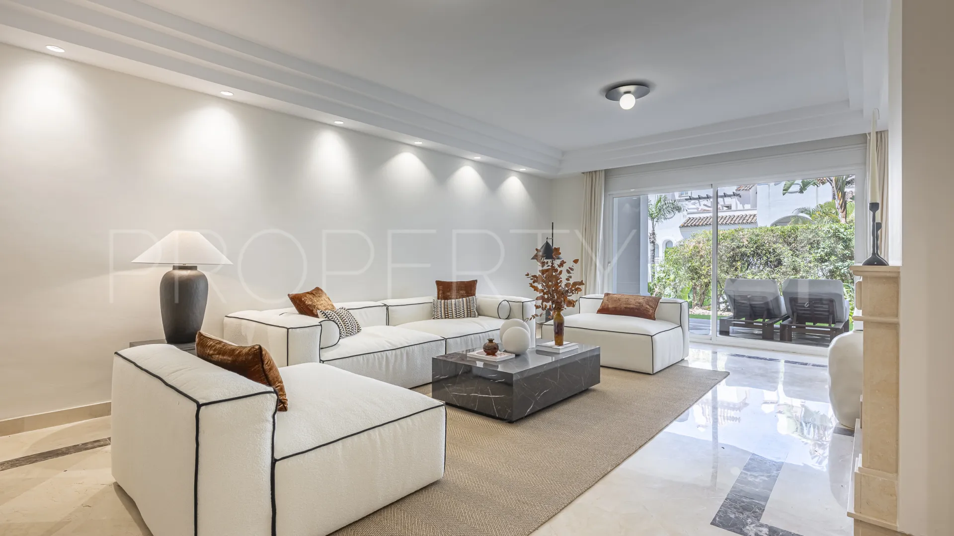 Comprar apartamento planta baja en Montebello Hills con 3 dormitorios
