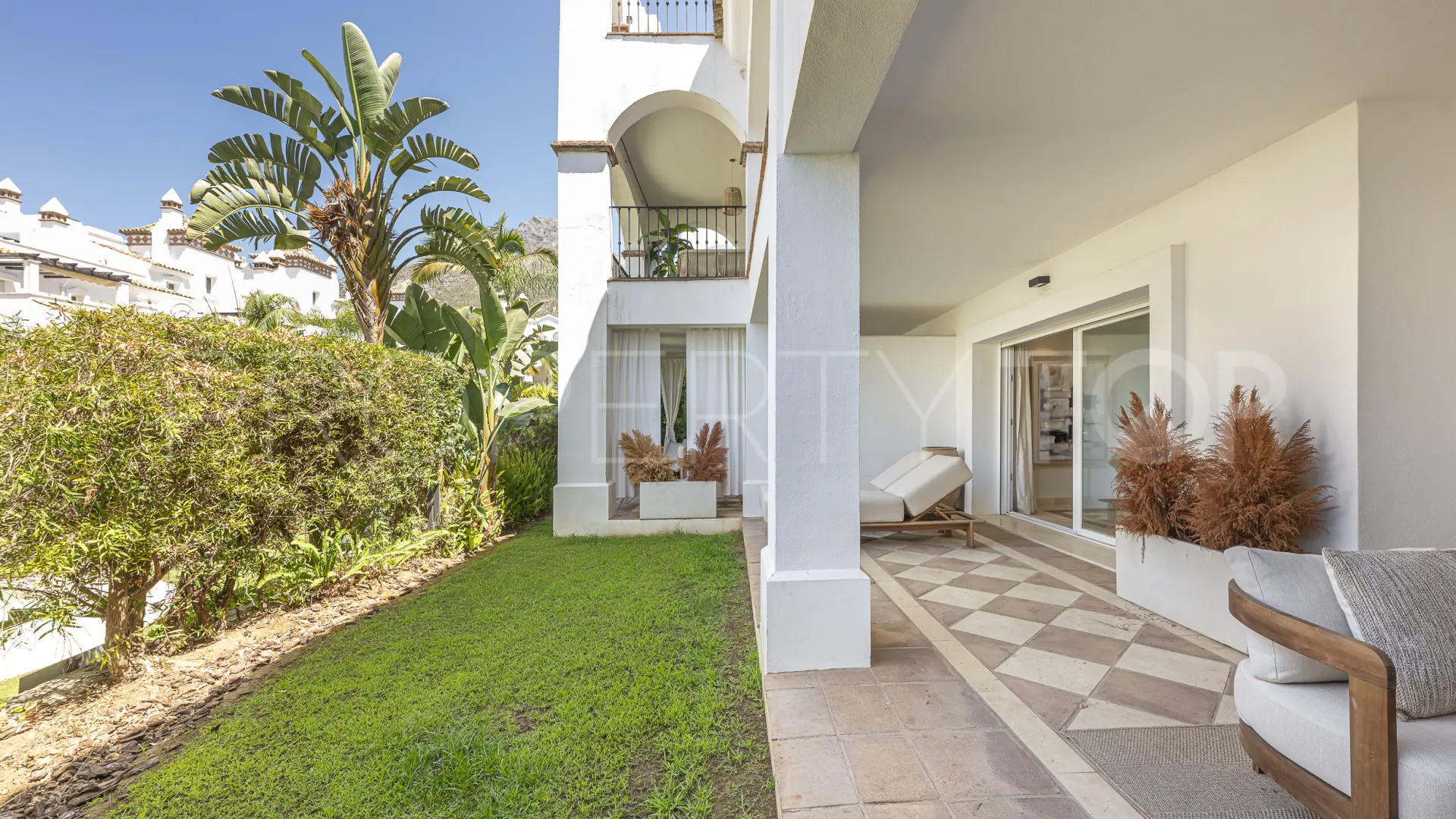 Comprar apartamento planta baja en Montebello Hills con 3 dormitorios