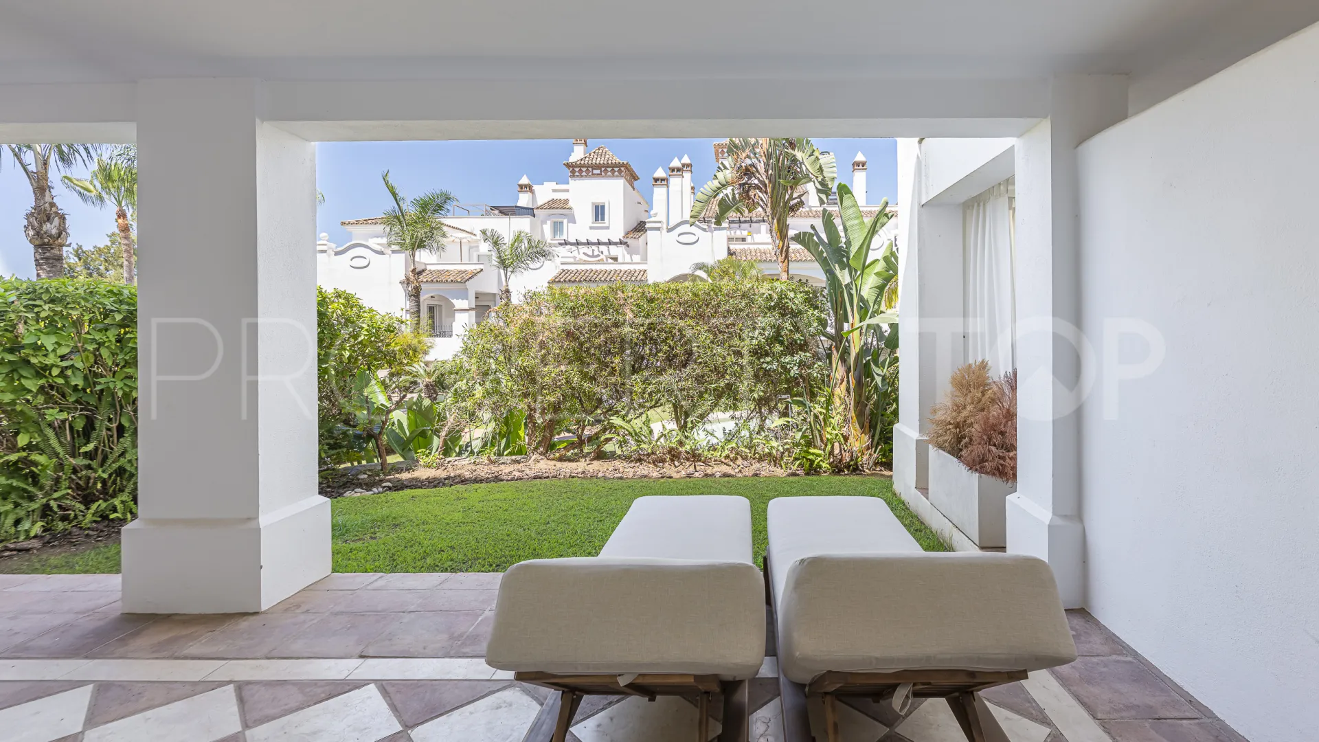 Comprar apartamento planta baja en Montebello Hills con 3 dormitorios