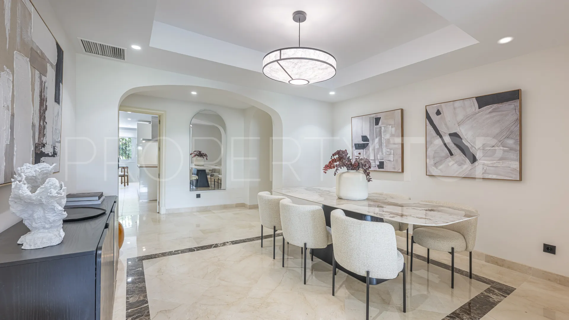 Comprar apartamento planta baja en Montebello Hills con 3 dormitorios