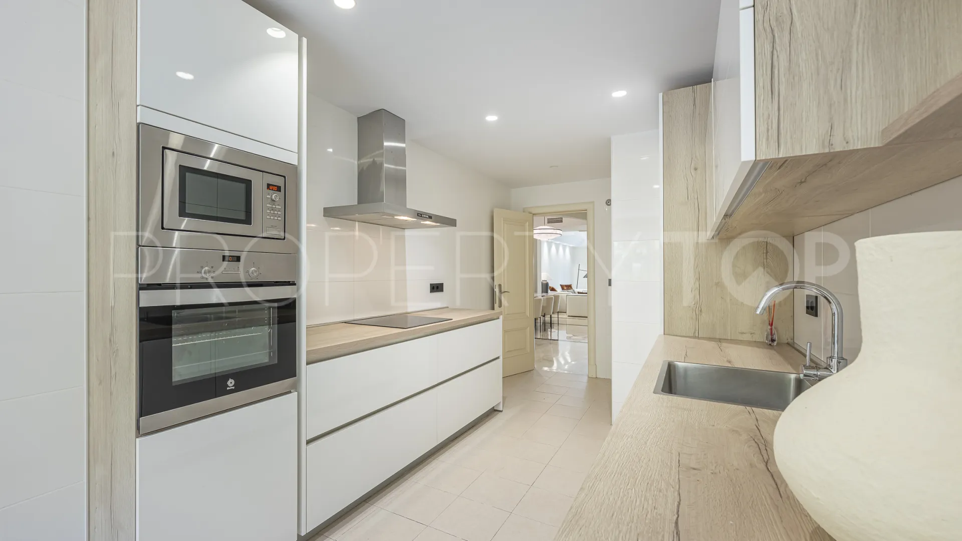 Comprar apartamento planta baja en Montebello Hills con 3 dormitorios