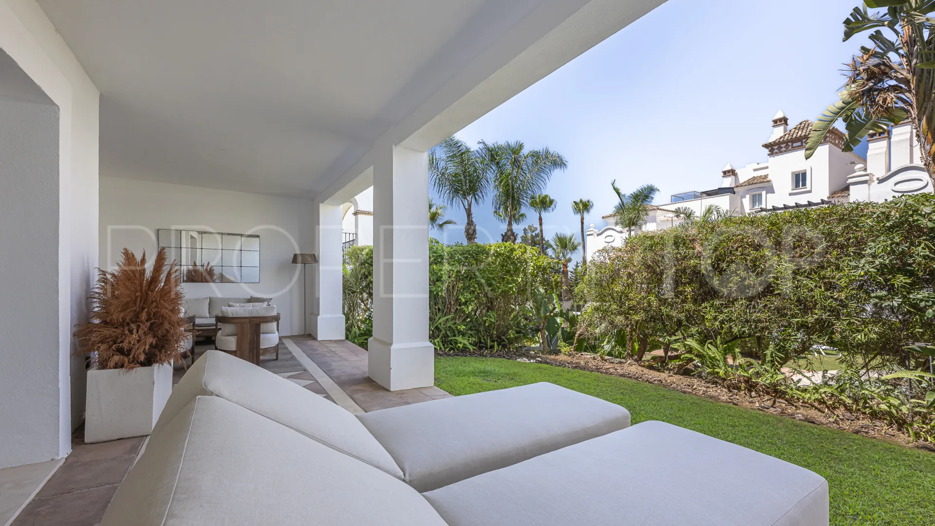 Comprar apartamento planta baja en Montebello Hills con 3 dormitorios