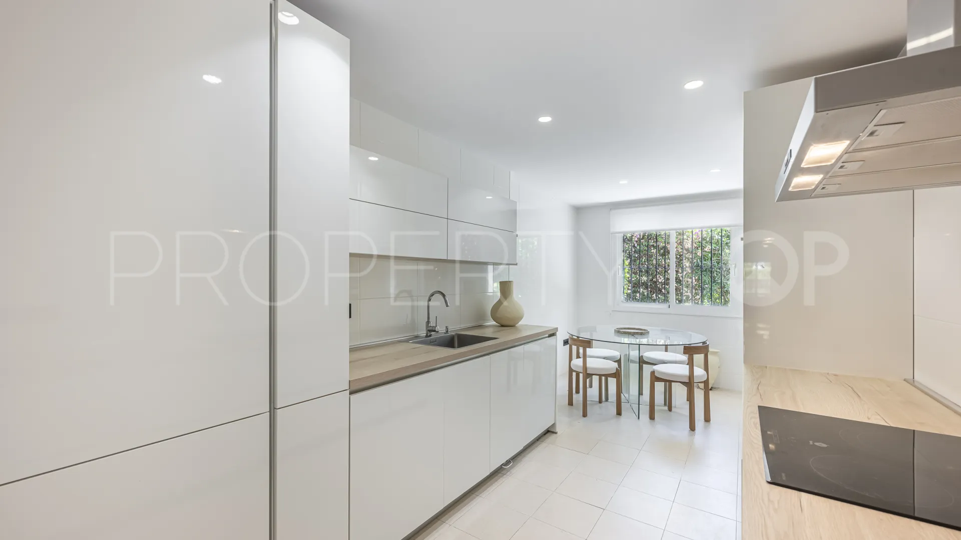 Comprar apartamento planta baja en Montebello Hills con 3 dormitorios