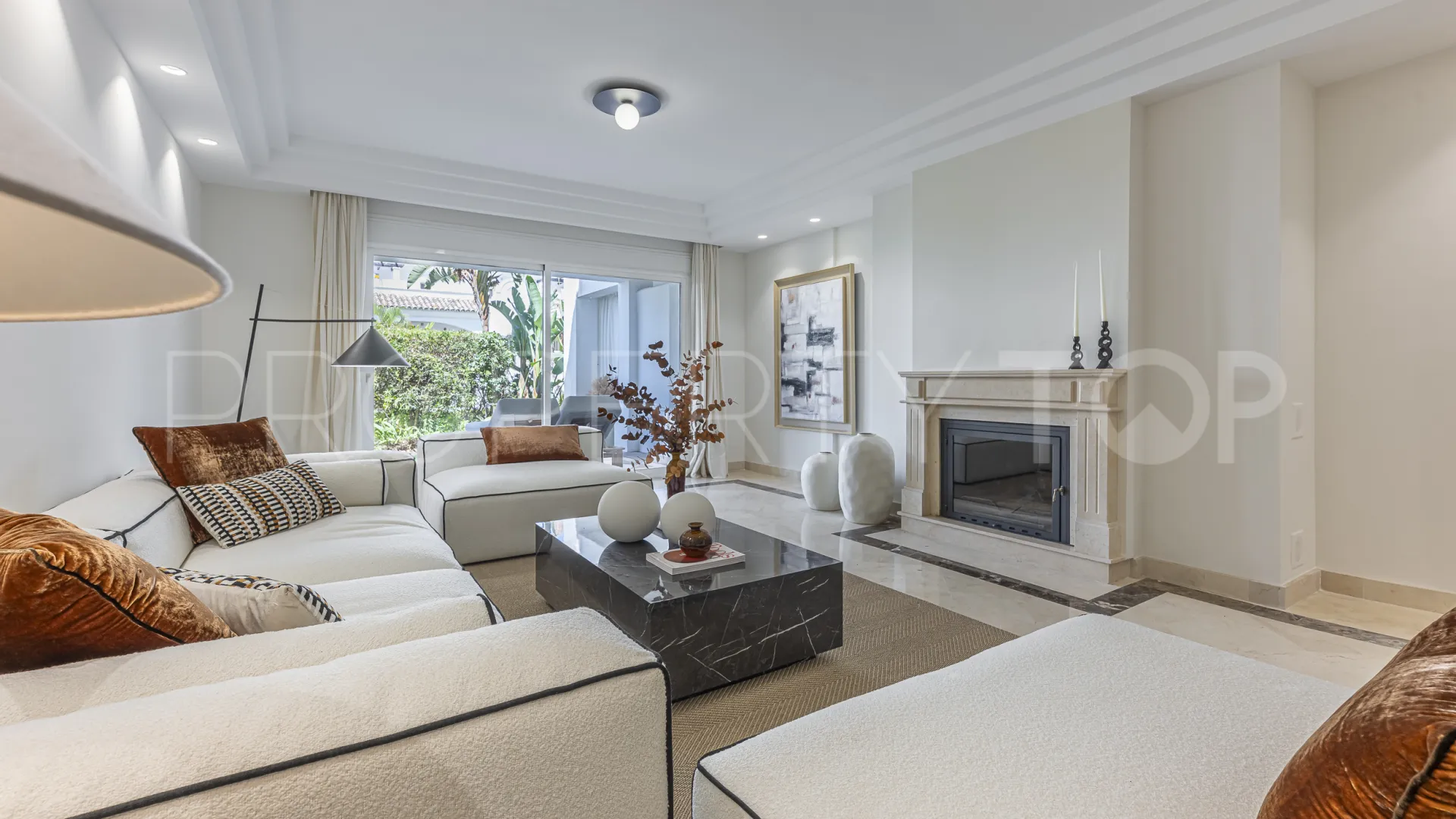 Comprar apartamento planta baja en Montebello Hills con 3 dormitorios
