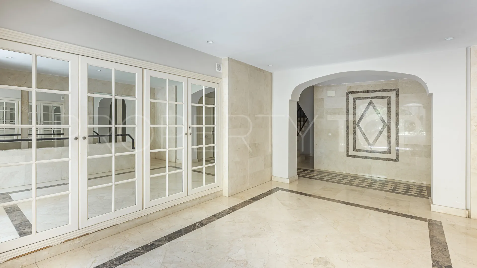 Comprar apartamento planta baja en Montebello Hills con 3 dormitorios