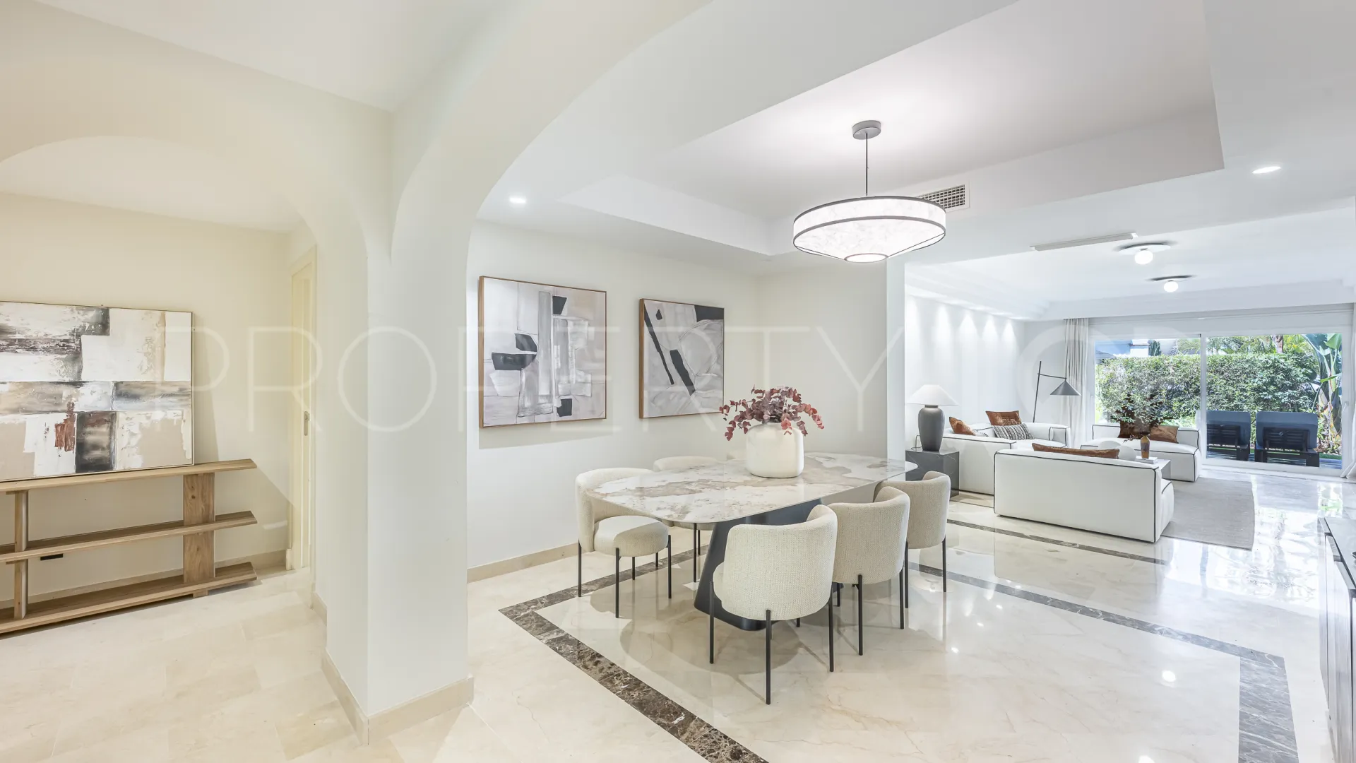 Comprar apartamento planta baja en Montebello Hills con 3 dormitorios