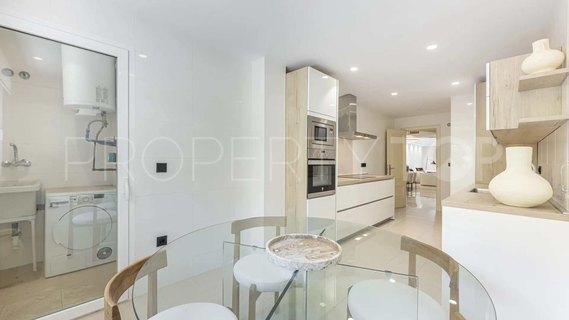 Comprar apartamento planta baja en Montebello Hills con 3 dormitorios