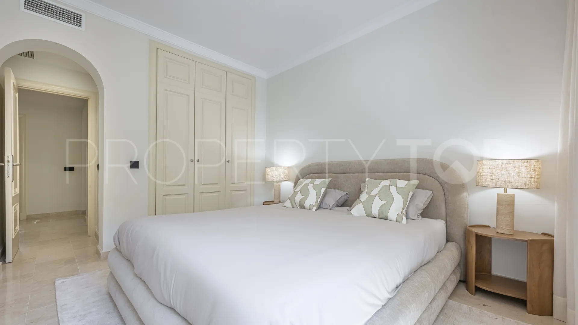 Comprar apartamento planta baja en Montebello Hills con 3 dormitorios