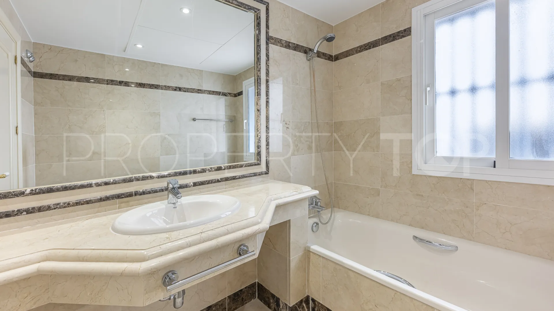 Comprar apartamento planta baja en Montebello Hills