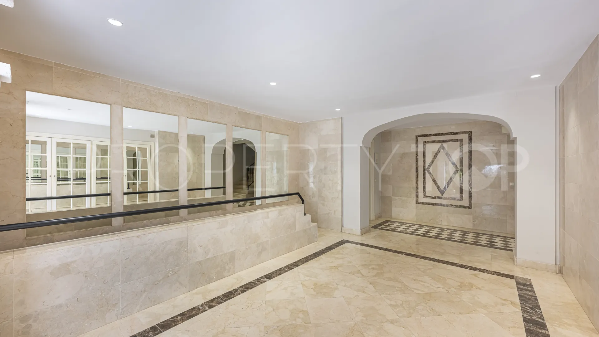 Comprar apartamento planta baja en Montebello Hills