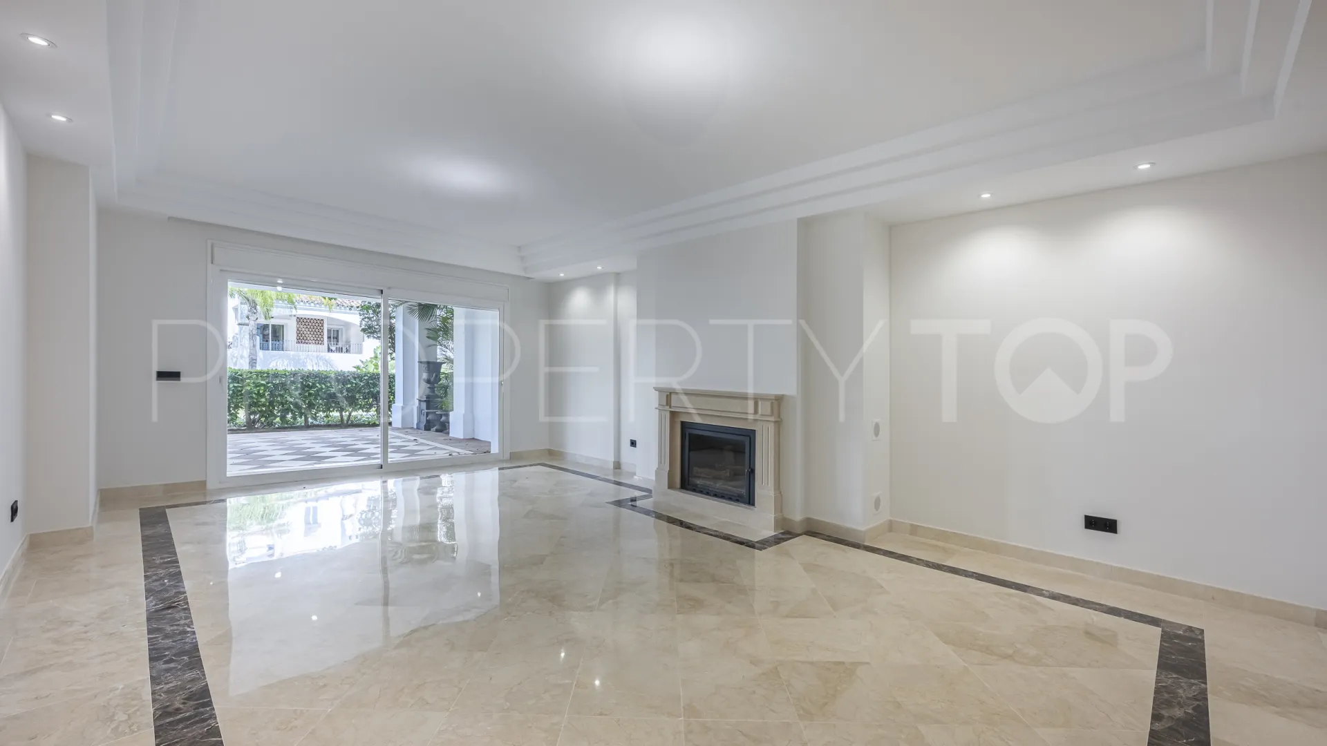 Comprar apartamento planta baja en Montebello Hills
