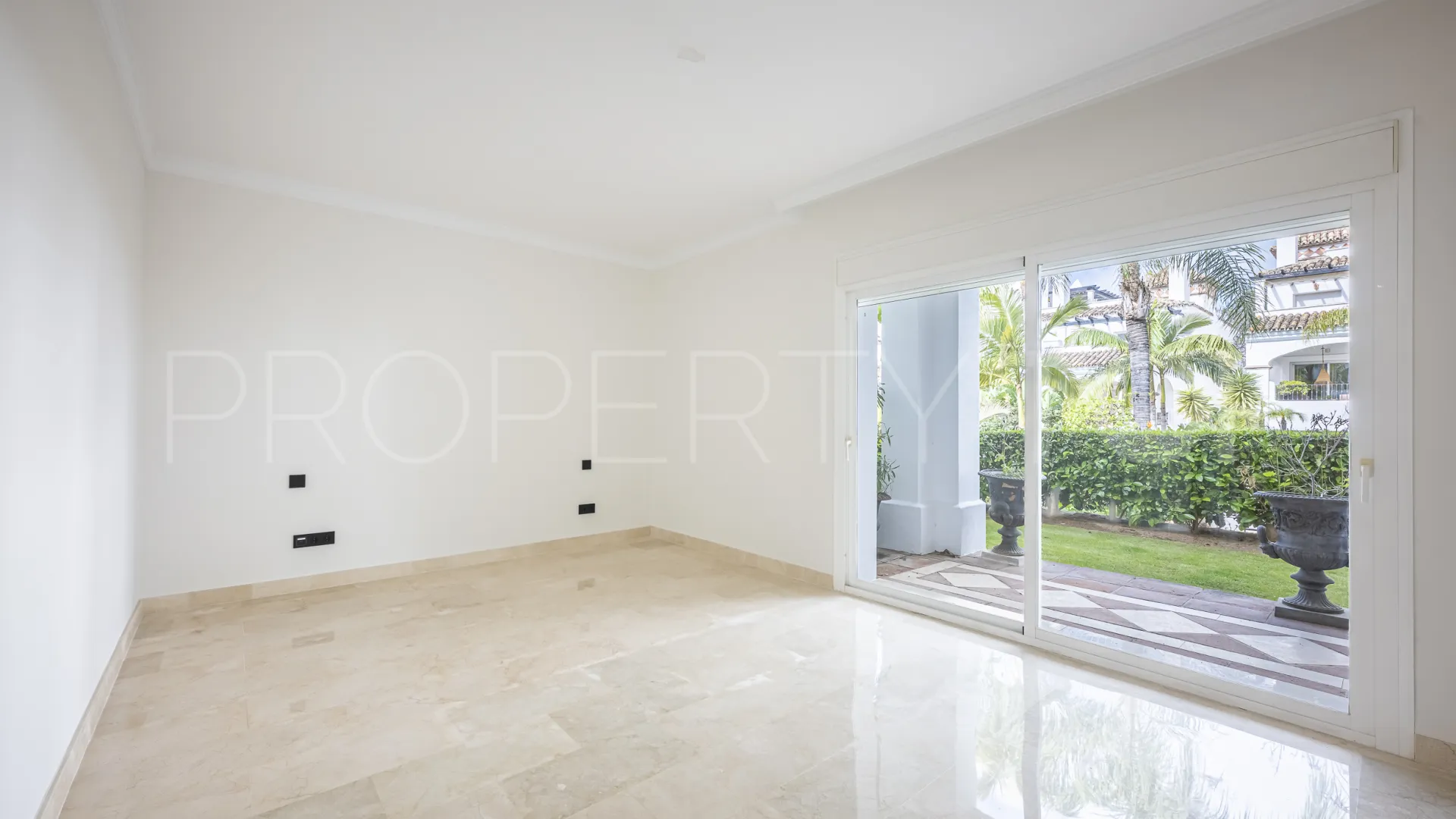 Comprar apartamento planta baja en Montebello Hills