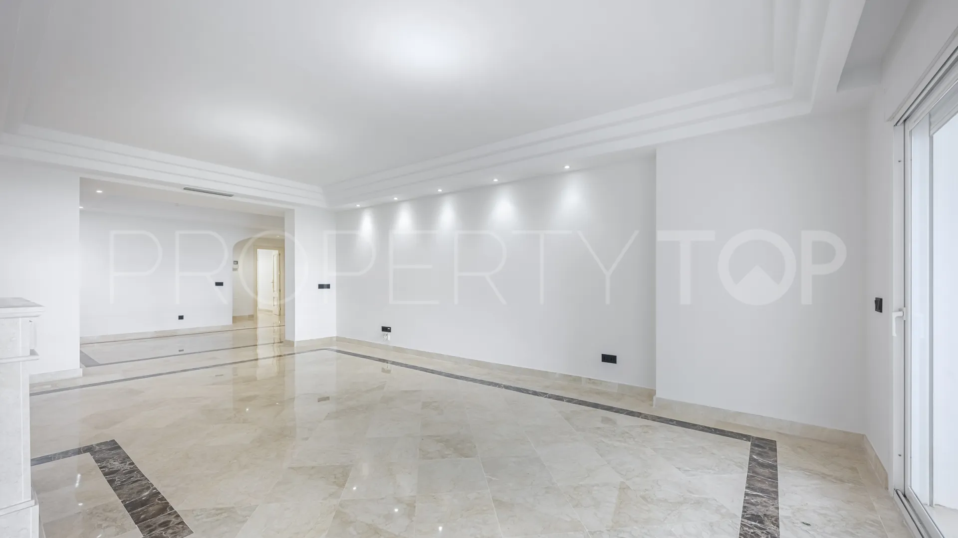 Comprar apartamento planta baja en Montebello Hills