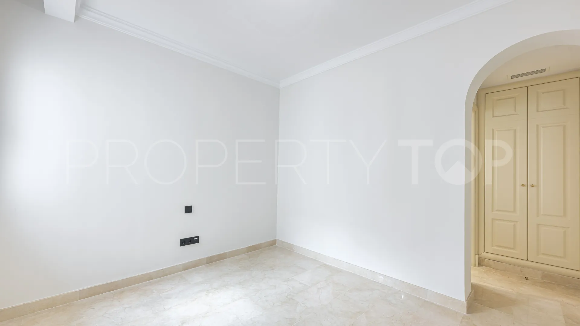 Comprar apartamento planta baja en Montebello Hills