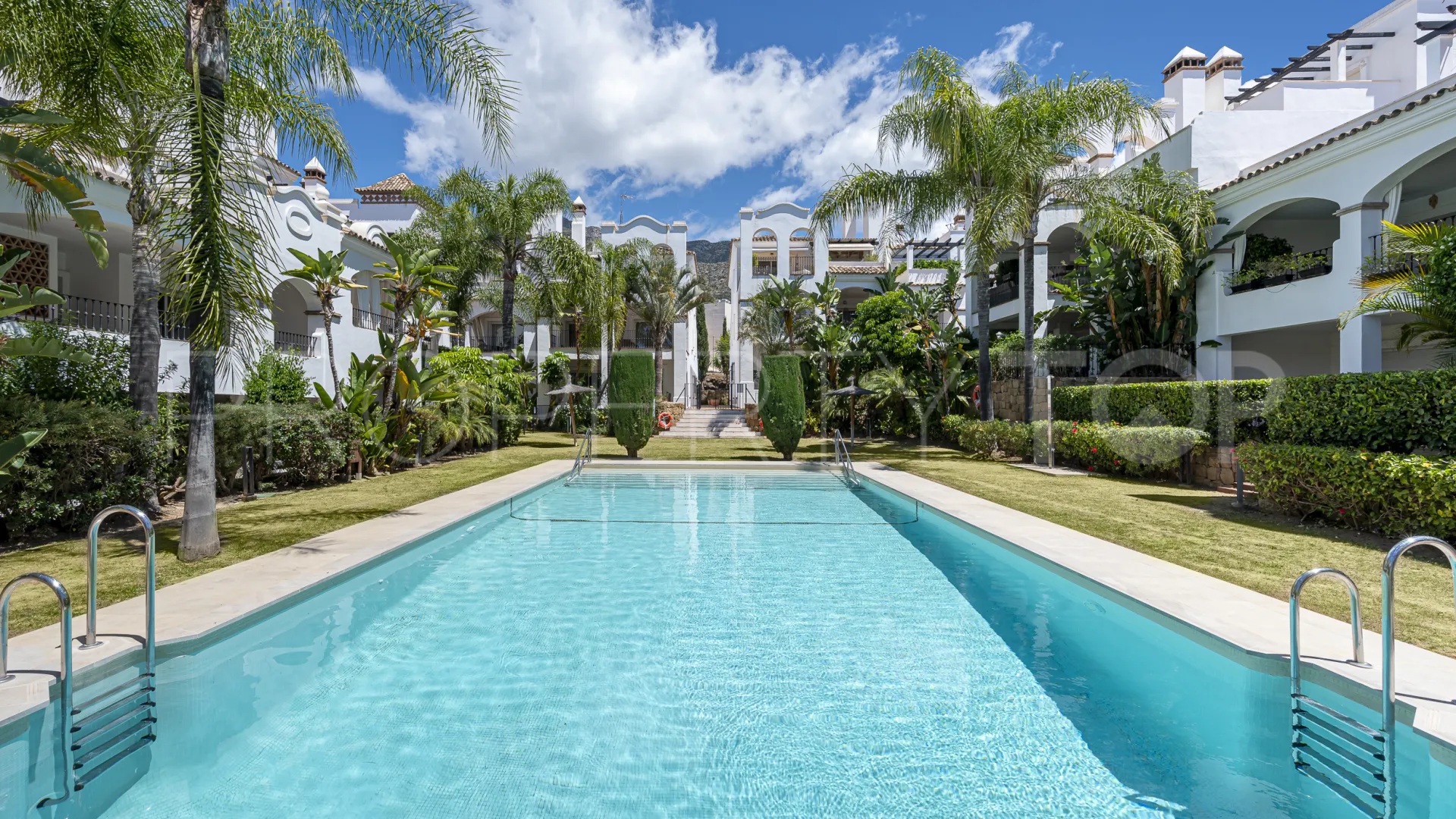 Comprar apartamento planta baja en Montebello Hills