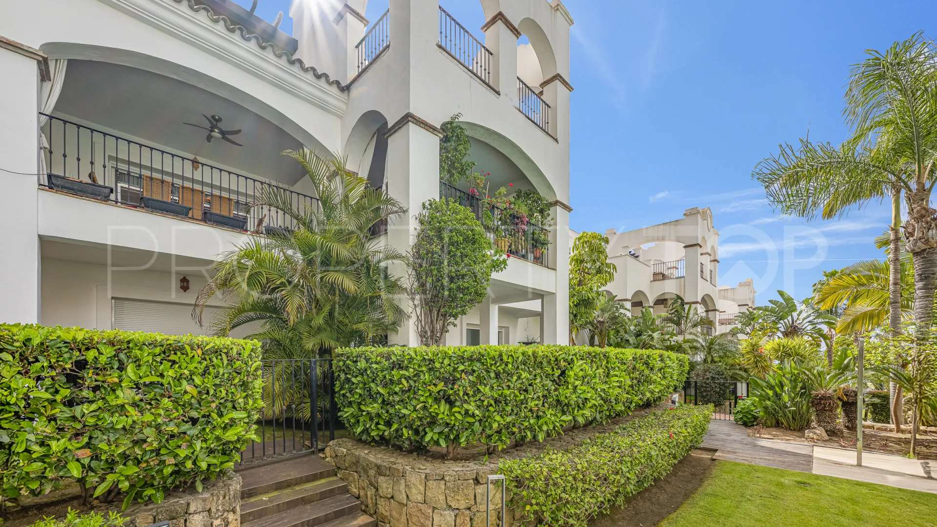 Comprar apartamento planta baja en Montebello Hills