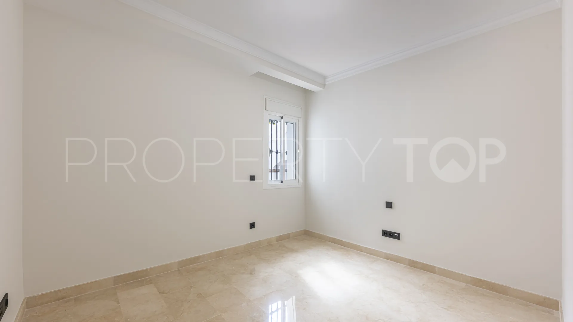 Comprar apartamento planta baja en Montebello Hills