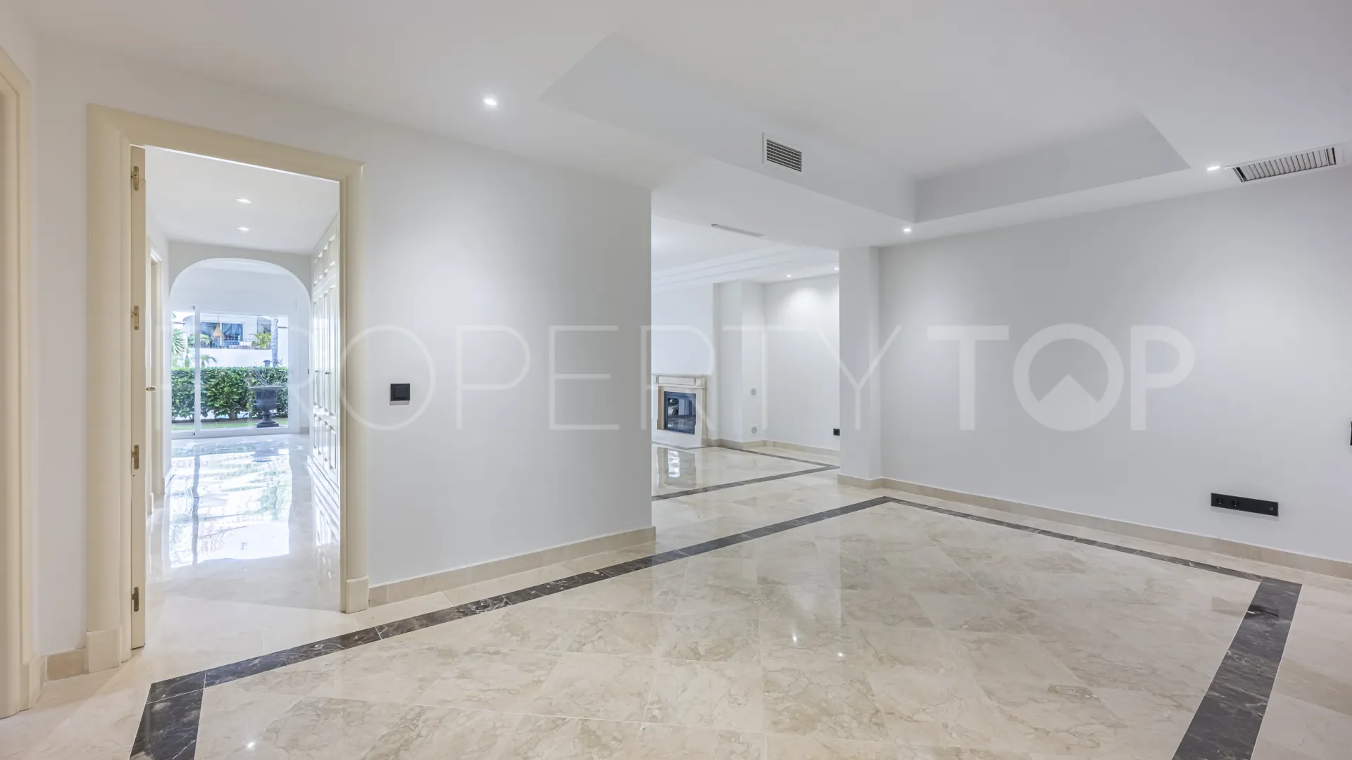 Comprar apartamento planta baja en Montebello Hills