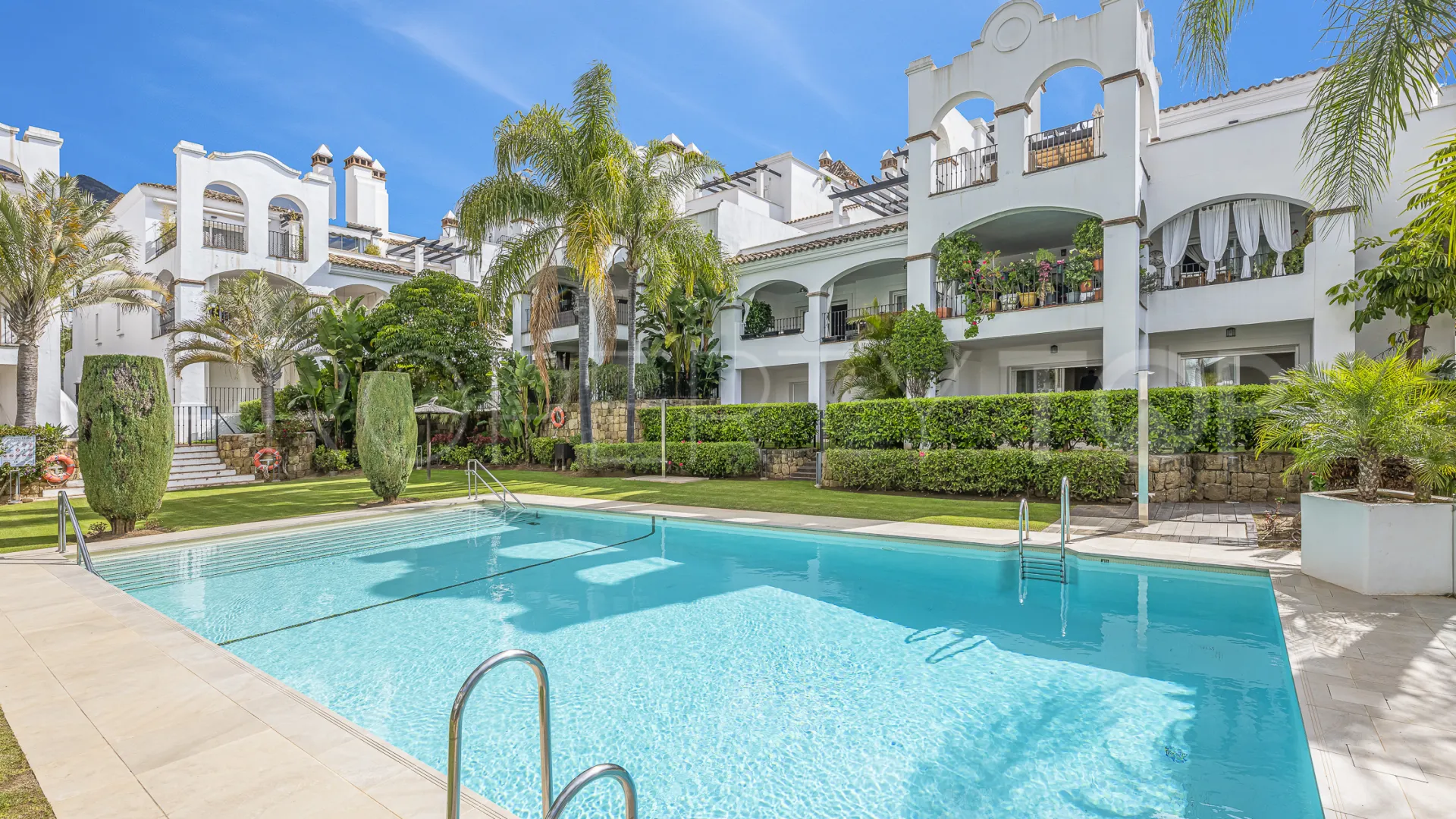 Comprar apartamento planta baja en Montebello Hills