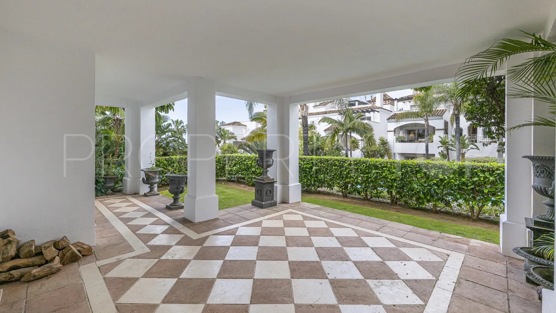 Comprar apartamento planta baja en Montebello Hills