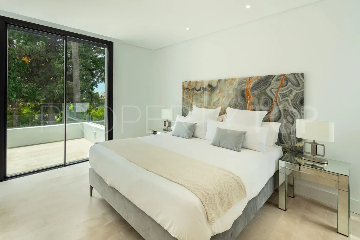 5 bedrooms villa for sale in Marbella Golden Mile