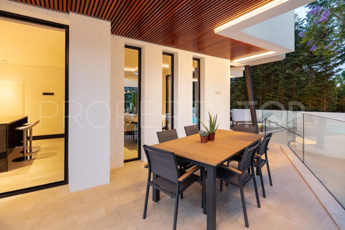 5 bedrooms villa for sale in Marbella Golden Mile