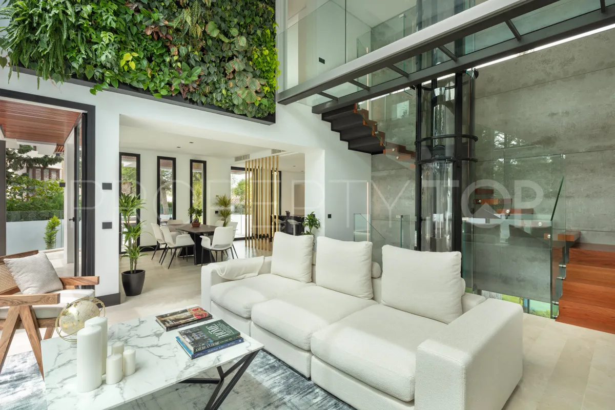 5 bedrooms villa for sale in Marbella Golden Mile