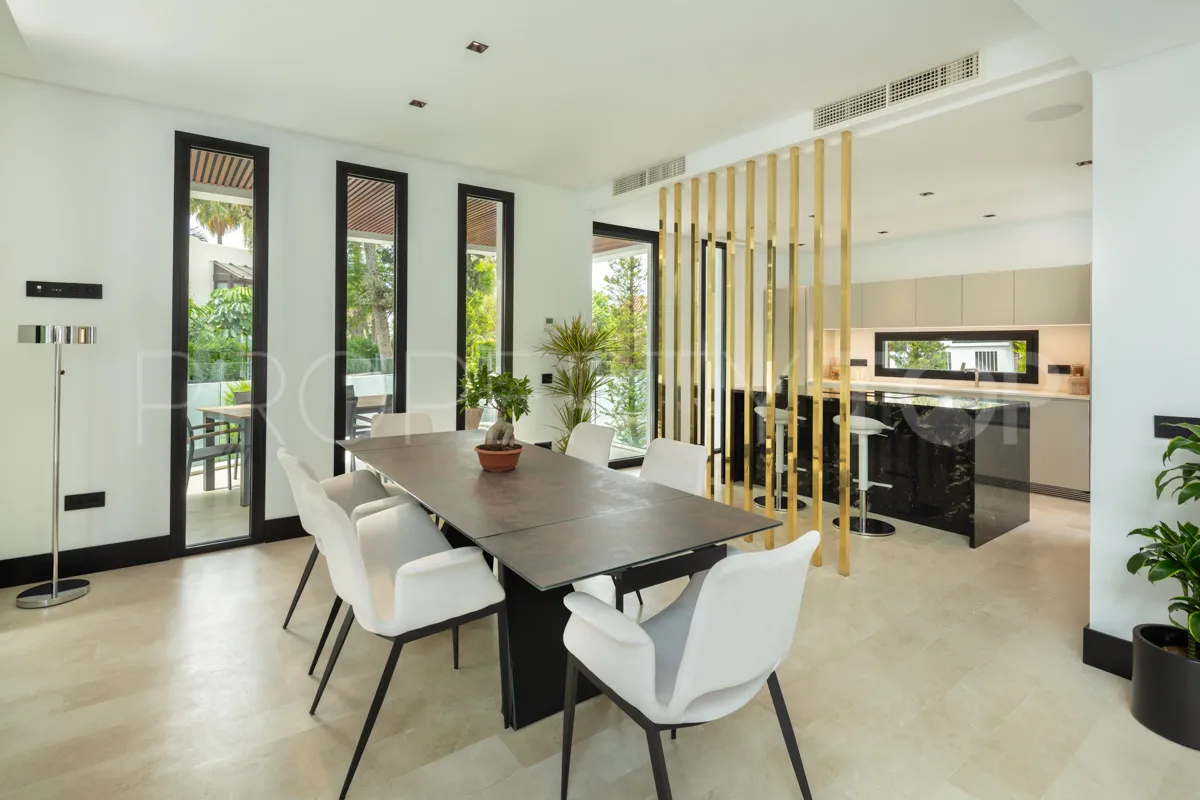 5 bedrooms villa for sale in Marbella Golden Mile