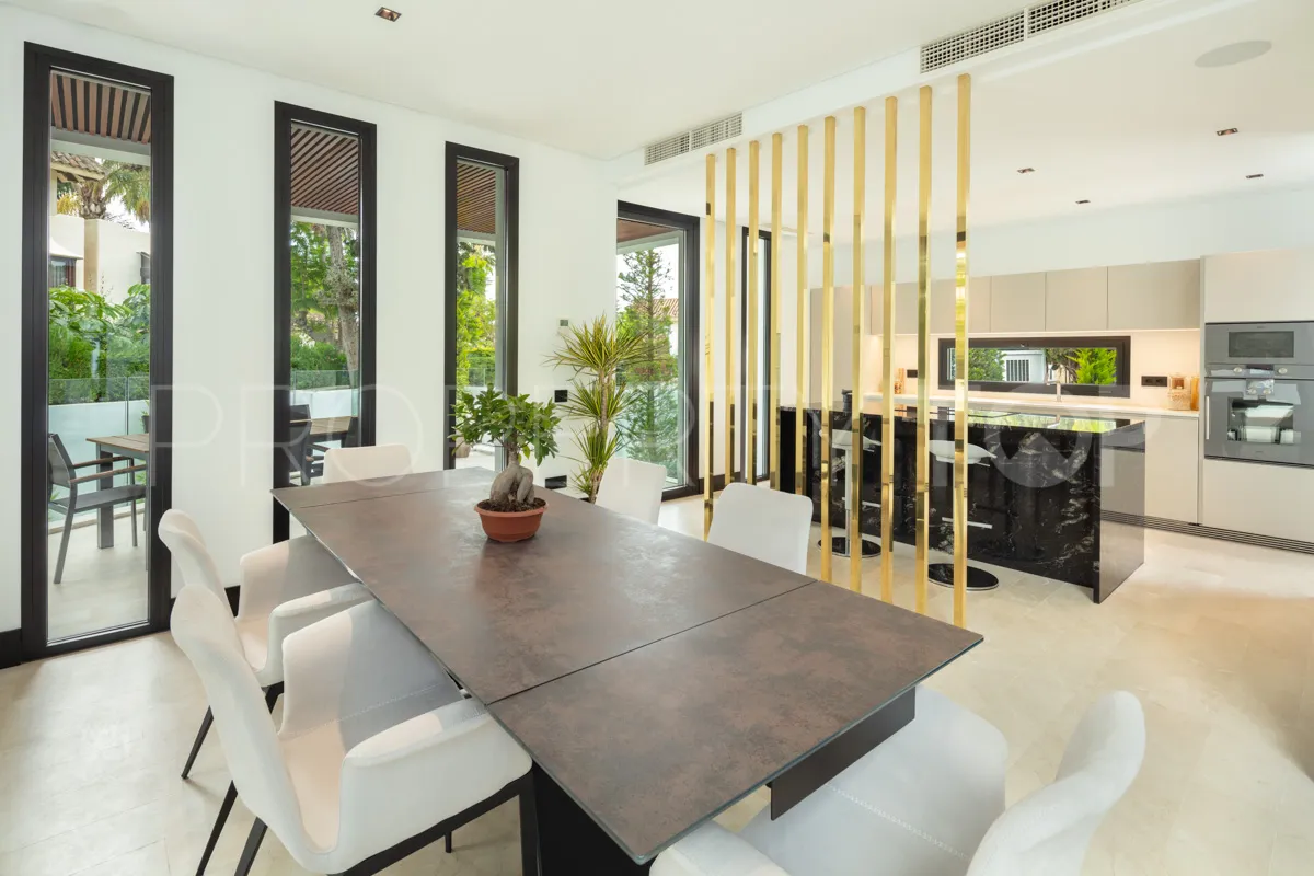 5 bedrooms villa for sale in Marbella Golden Mile