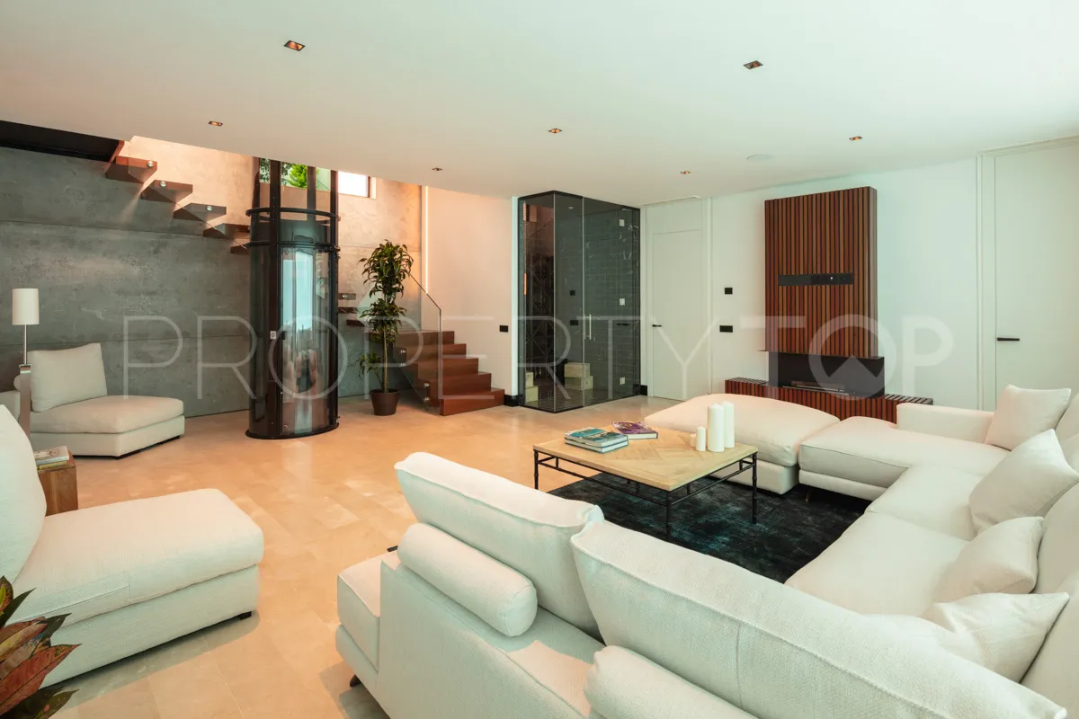 5 bedrooms villa for sale in Marbella Golden Mile