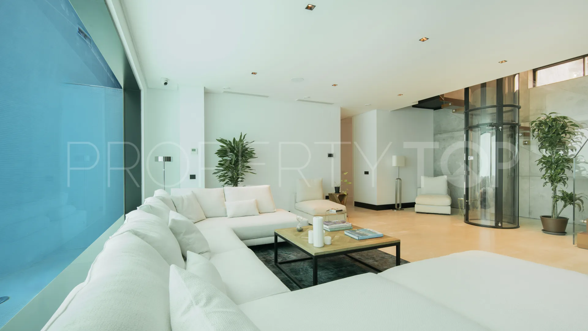 5 bedrooms villa for sale in Marbella Golden Mile