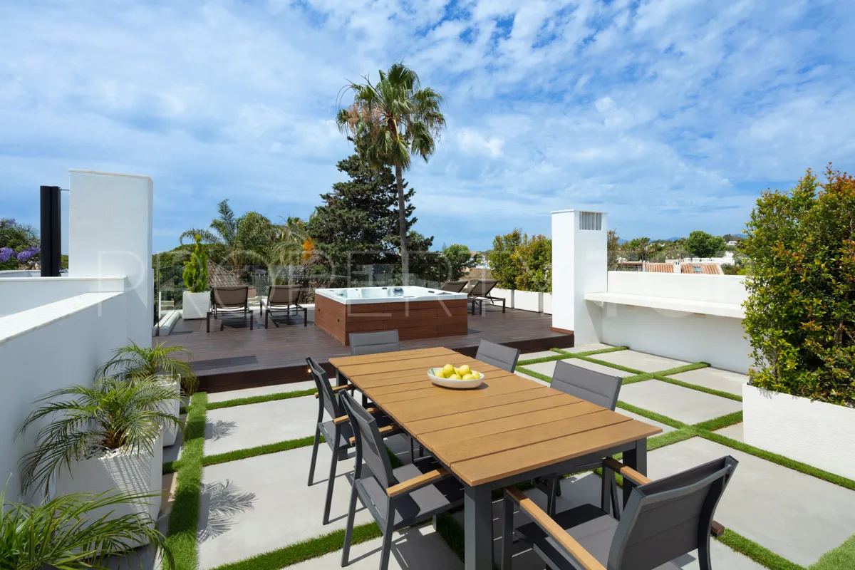 5 bedrooms villa for sale in Marbella Golden Mile