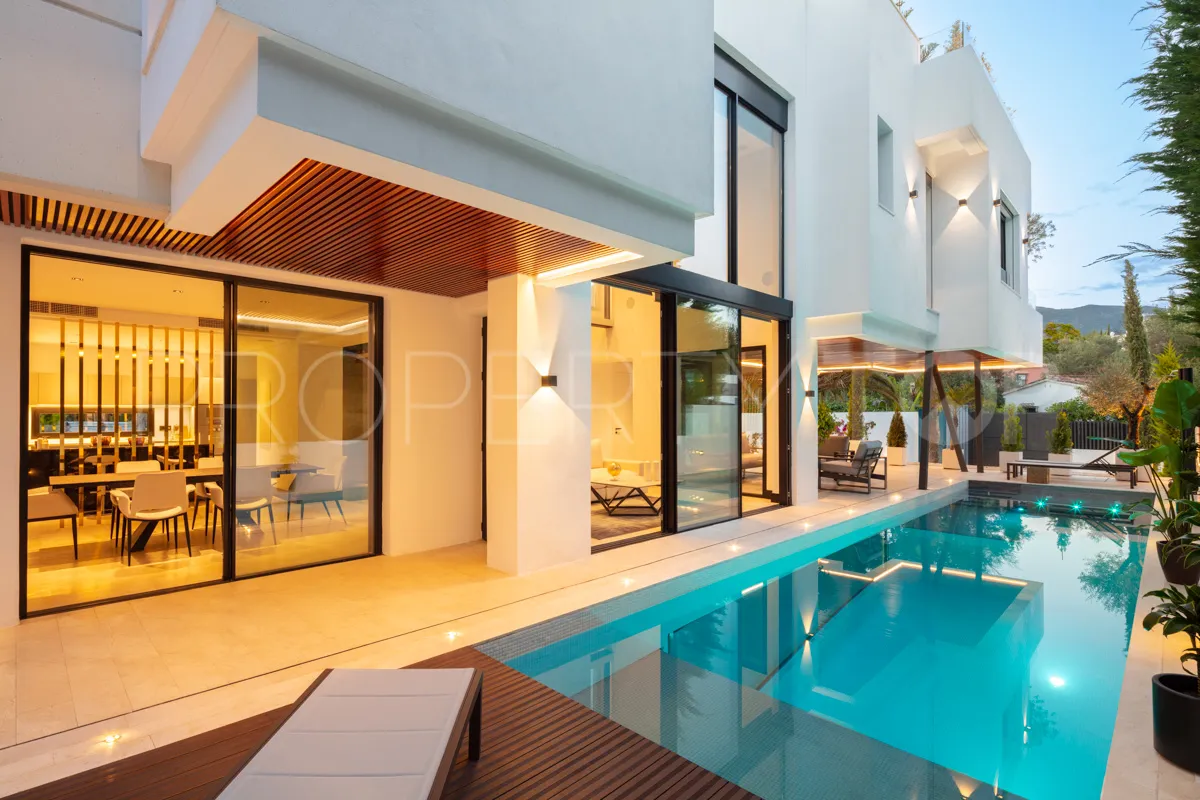 5 bedrooms villa for sale in Marbella Golden Mile