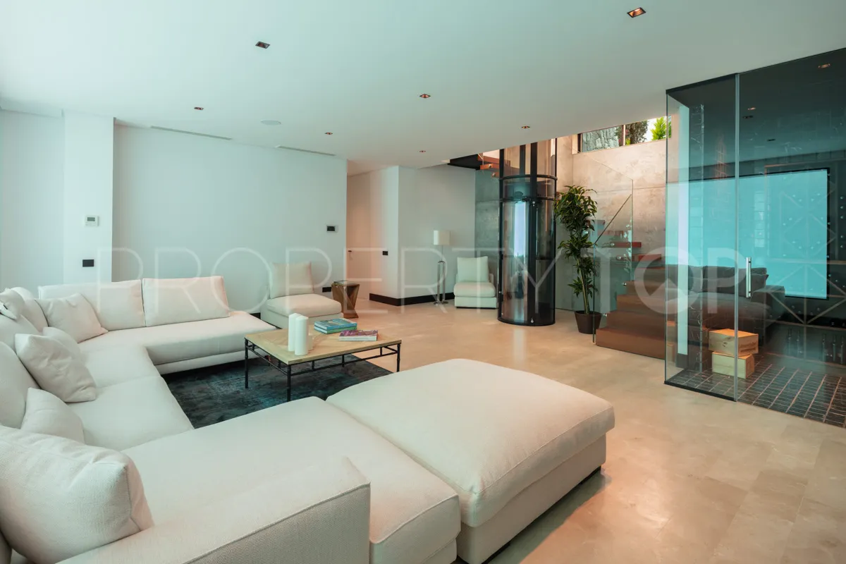 5 bedrooms villa for sale in Marbella Golden Mile